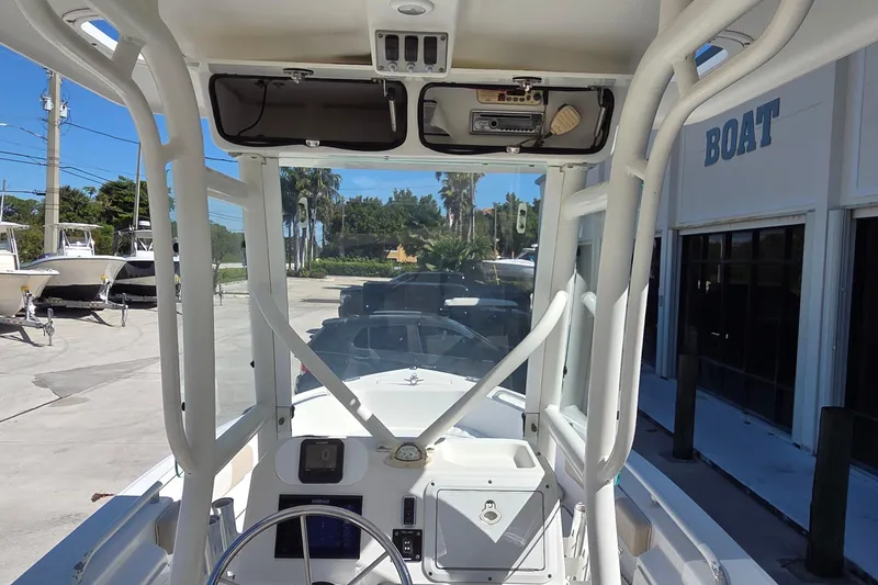 Slide: The Image of 2005 Everglades 223 Center Console boat interior with steering wheel and electronics. - 9