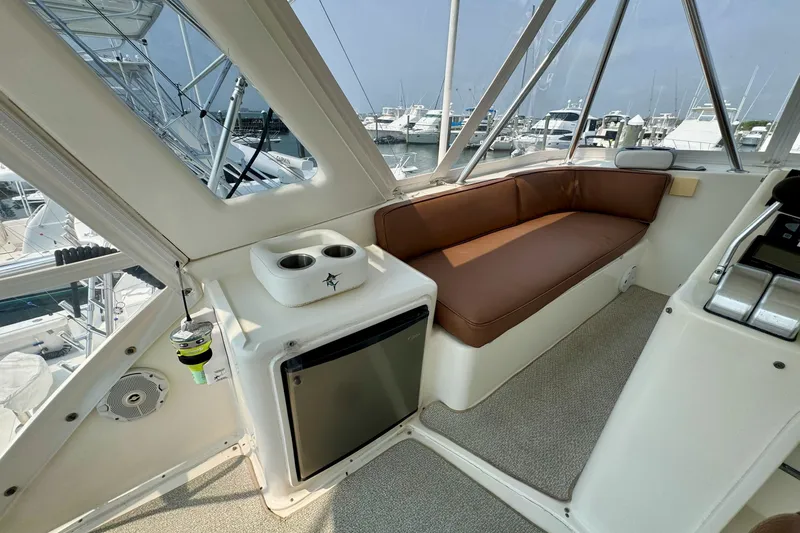 Slide: The Image of Interior of 1998 Ocean Yachts 48 Super Sport with seating and cup holders. - 29