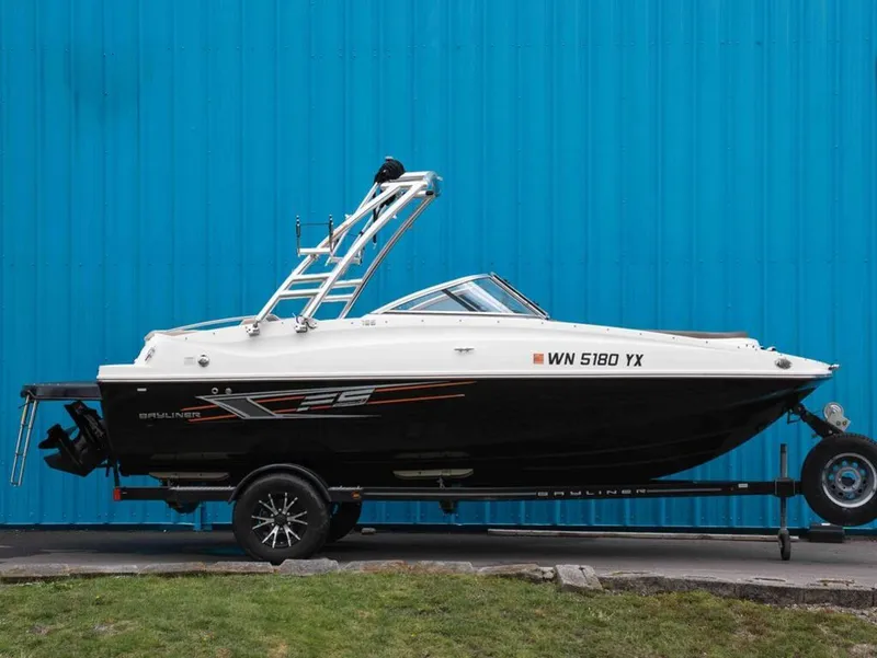 Slide: The Image of Bayliner 195 DB 2015 - 2