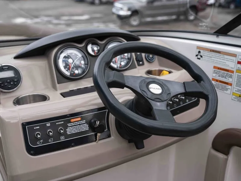 Slide: The Image of Bayliner 195 DB 2015 - 7