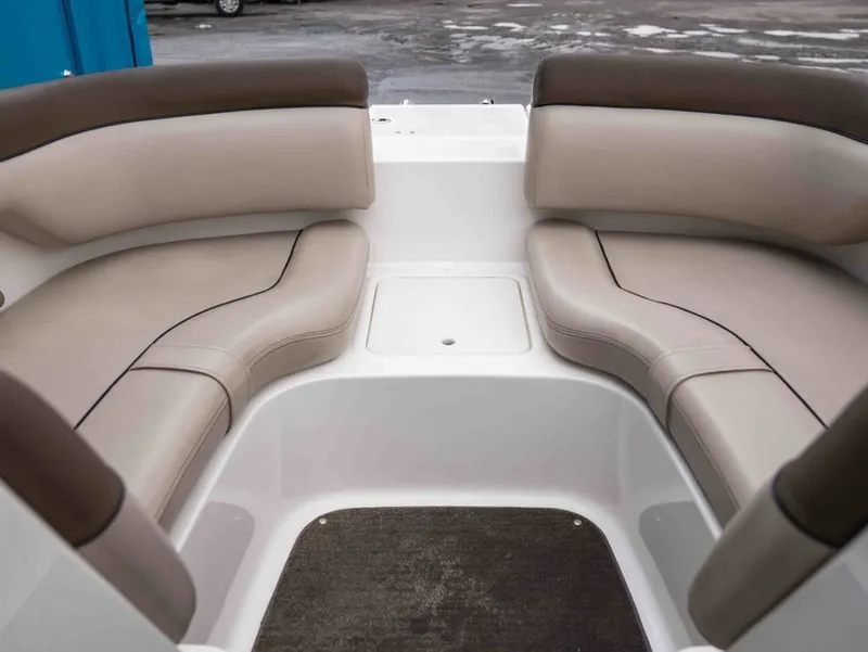 Slide: The Image of Bayliner 195 DB 2015 - 9