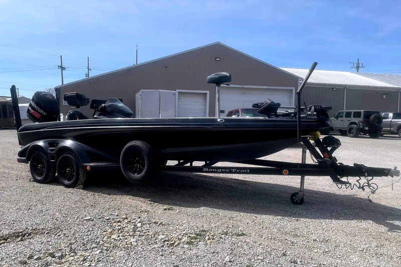 Slide: The Image of 2017 Ranger Z520 boat on trailer in outdoor lot. - 3