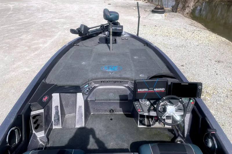 Slide: The Image of 2017 Ranger Z520 boat interior with Humminbird electronics and steering wheel. - 9