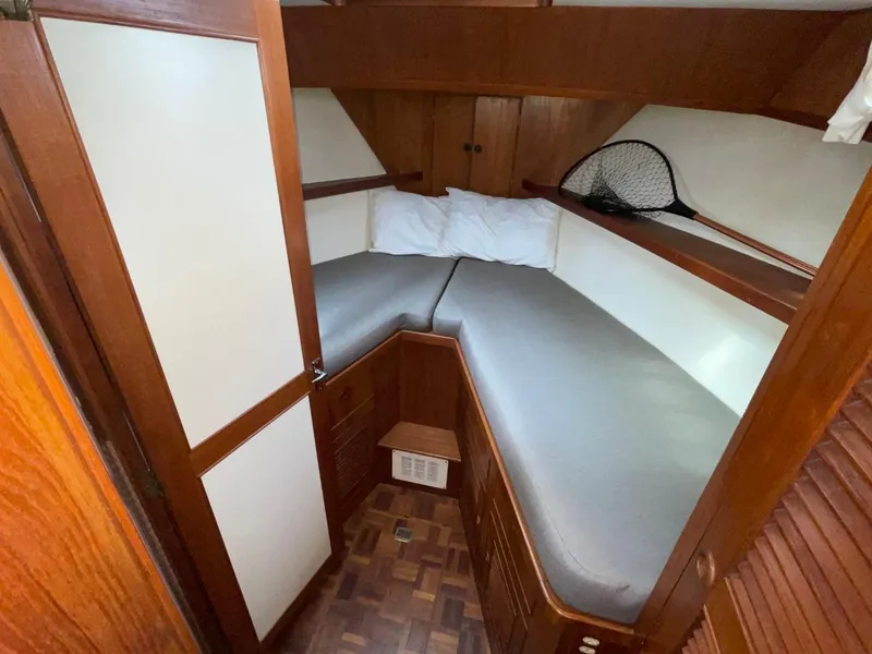 Slide: The Image of Ocean Alexander 40 Double Cabin 1983 - 65