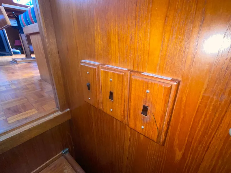 Slide: The Image of Ocean Alexander 40 Double Cabin 1983 - 69