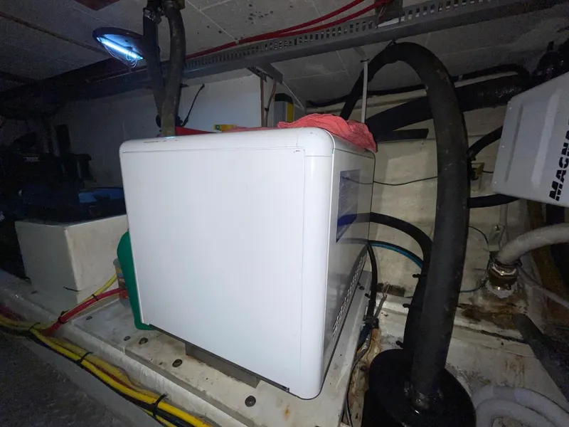 Slide: The Image of Ocean Alexander 40 Double Cabin 1983 - 79