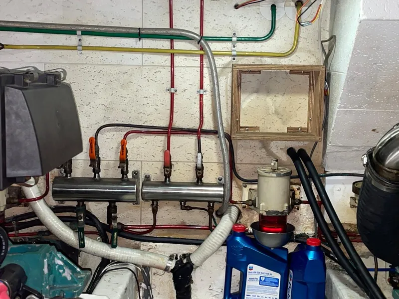 Slide: The Image of Ocean Alexander 40 Double Cabin 1983 - 83