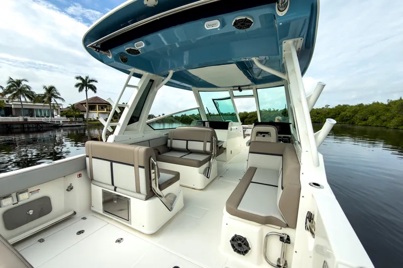 Slide: The Image of Boston Whaler 330 Vantage 2027 - 5