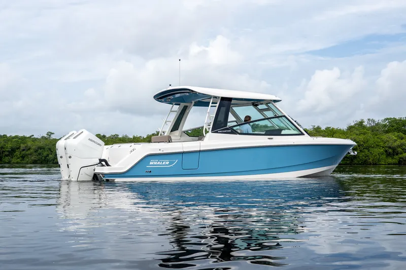 Slide: The Image of Boston Whaler 330 Vantage 2027 - 3
