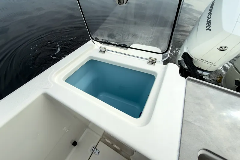 Slide: The Image of Boston Whaler 330 Vantage 2027 - 7
