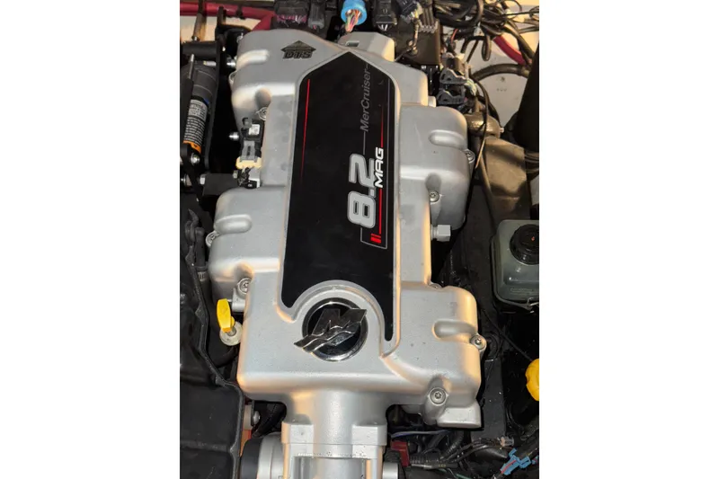Slide: The Image of MerCruiser 8.2 MAG engine in 2010 Sea Ray Sundancer 280 boat. - 25