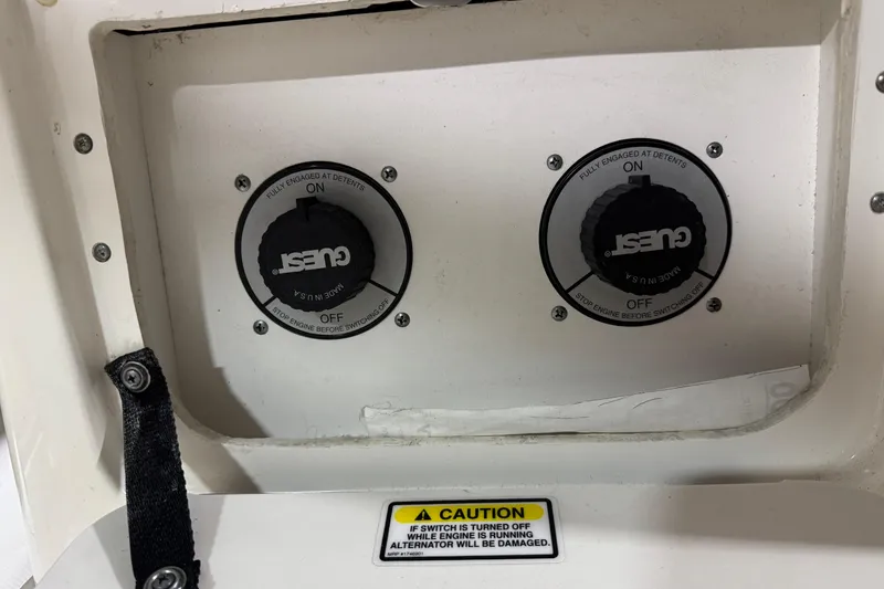 Slide: The Image of Battery switches on a 2004 Sea Ray Sundancer 320 boat with caution label. - 38