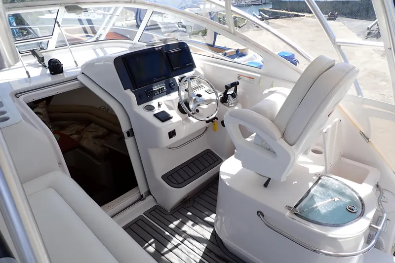Slide: The Image of 2014 Pro-Line 32 Express boat cockpit with modern controls and seating. - 20