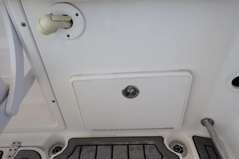 Slide: The Image of 2014 Pro-Line 32 Express boat deck with hatch and fittings. - 45