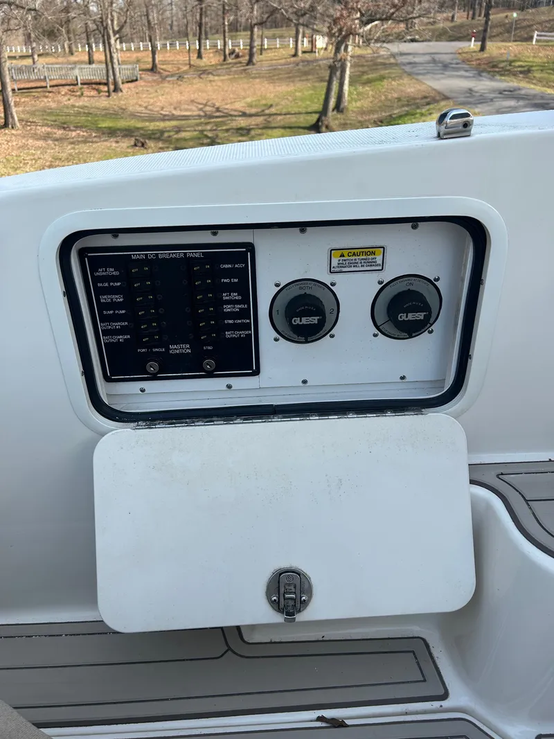 Slide: The Image of 2005 Sea Ray Sundancer 280 outdoor control panel. - 14