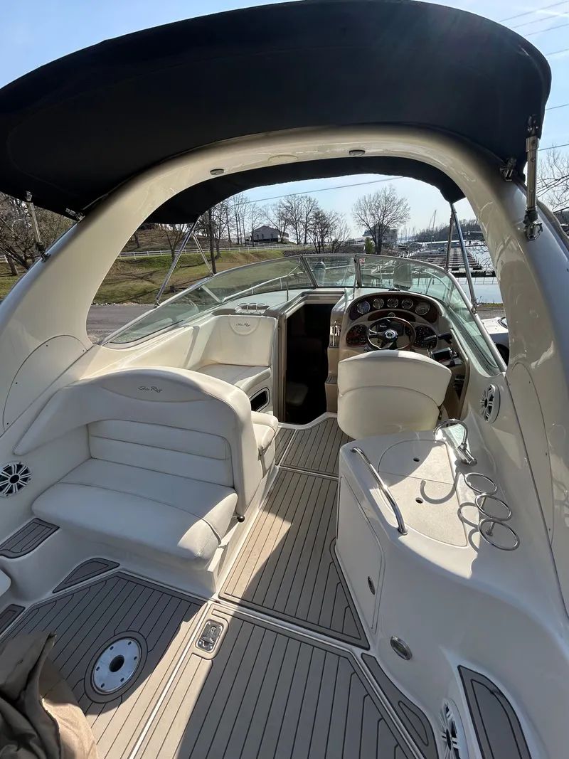 Slide: The Image of Interior of a 2005 Sea Ray Sundancer 280 yacht. - 15