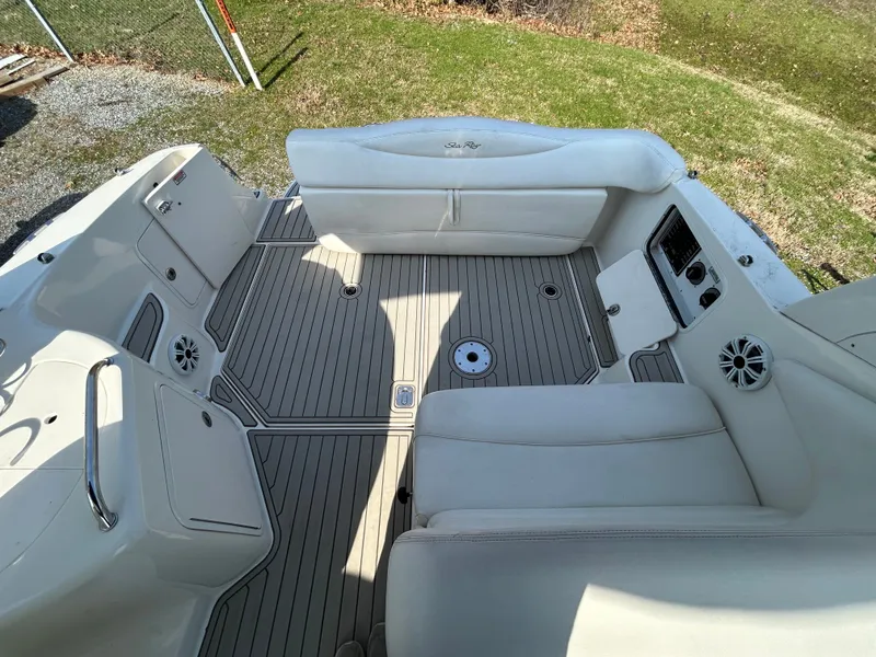 Slide: The Image of Interior of a 2005 Sea Ray Sundancer 280 with seating area. - 18