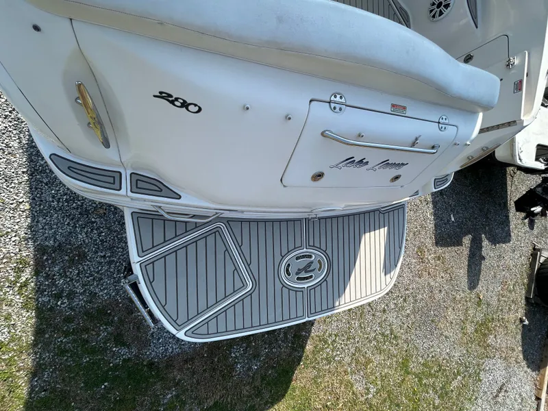 Slide: The Image of Rear view of a 2005 Sea Ray Sundancer 280 boat. - 20