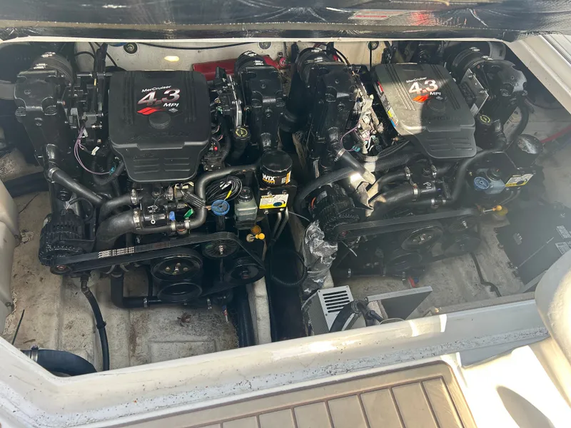 Slide: The Image of Engine compartment of a 2005 Sea Ray Sundancer 280 with MerCruiser 4.3 MPI engines. - 21