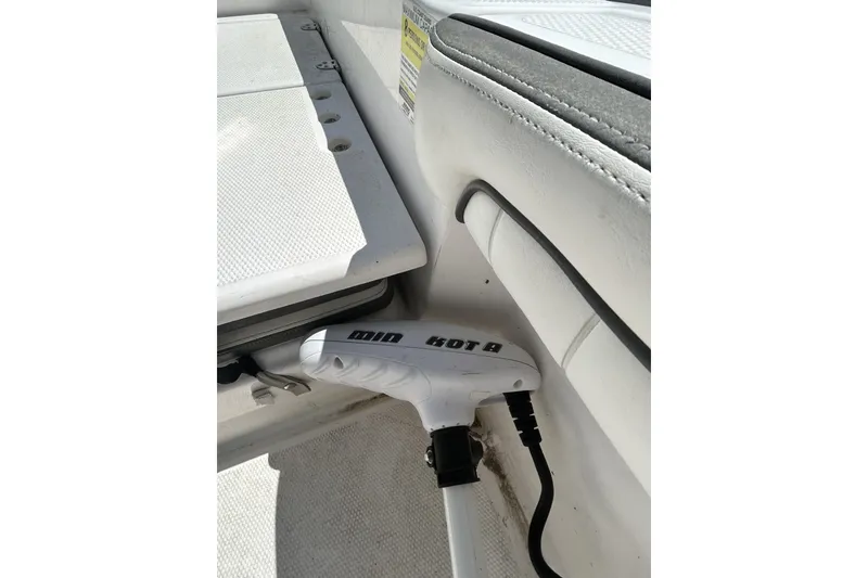 Slide: The Image of 2016 Yamaha Boats 190 FSH Sport interior with Minn Kota trolling motor. - 3