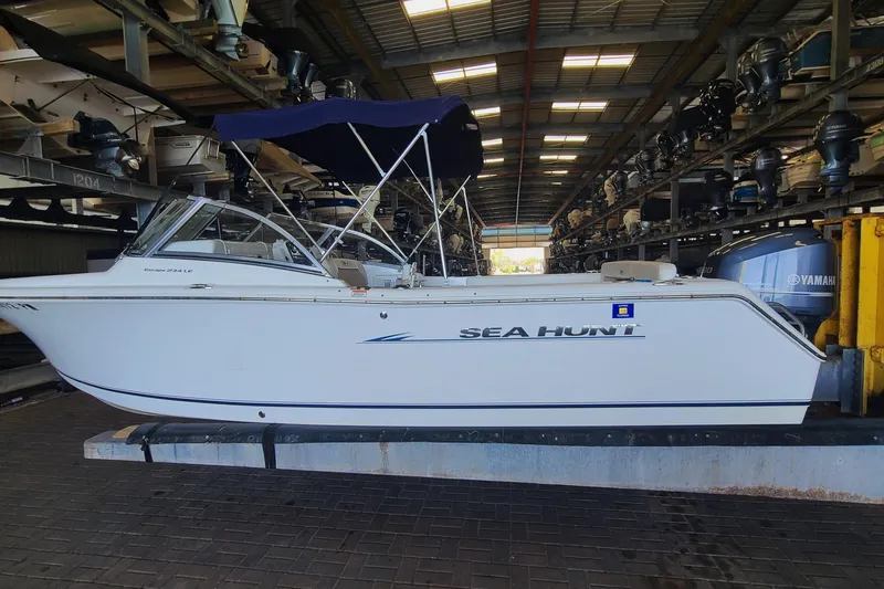 The Image of Sea Hunt Escape 234 LE 2013 - undefined