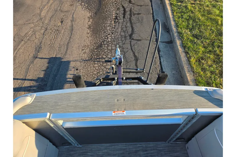 Slide: The Image of 2021 Bennington S 20 L-Bench pontoon boat on a trailer, viewed from above. - 24