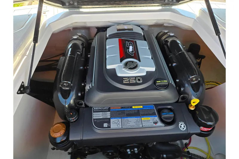 Slide: The Image of 2024 Chaparral 21 SSi boat engine, featuring a Mercury 4.5L 250 horsepower motor. - 20