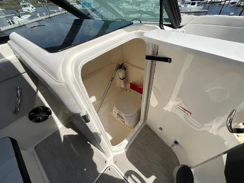 Slide: The Image of Sea Ray 23 SPX 2021 - 10