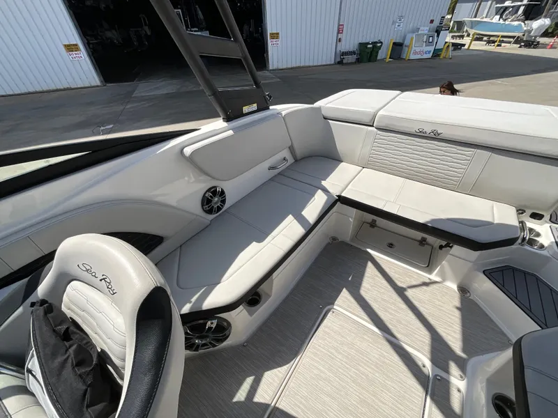 Slide: The Image of Sea Ray 23 SPX 2021 - 15