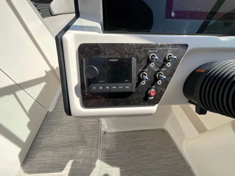 Slide: The Image of Sea Ray 23 SPX 2021 - 16