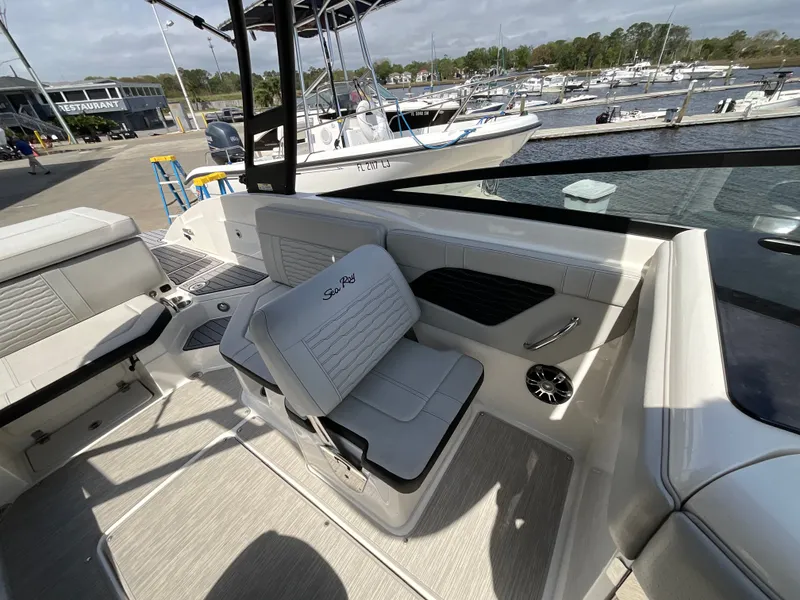 Slide: The Image of Sea Ray 23 SPX 2021 - 21