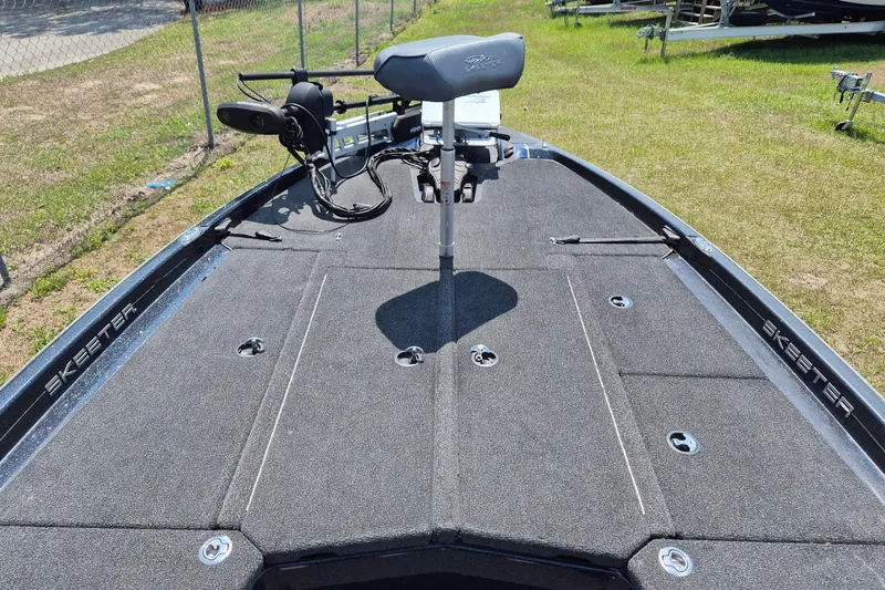Slide: The Image of 2021 Skeeter ZXR20 boat deck with seat and trolling motor. - 8