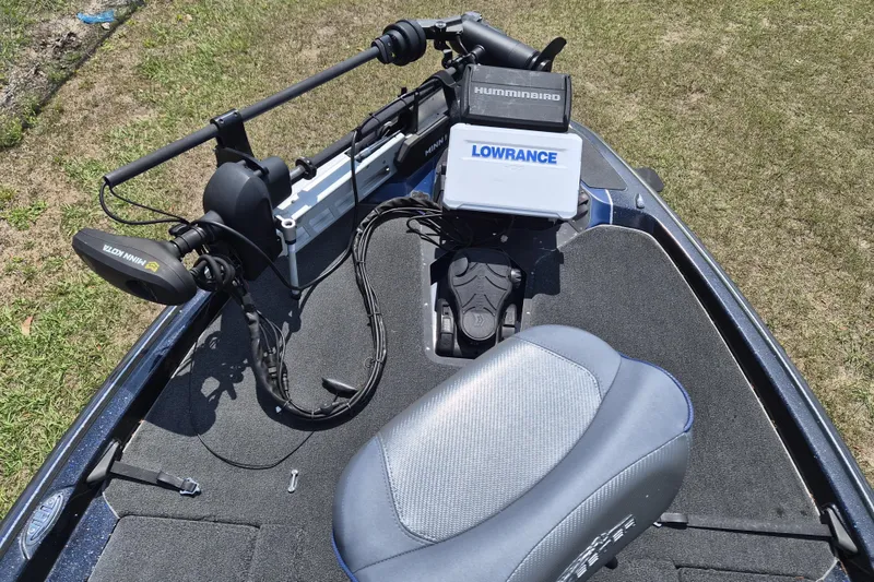 Slide: The Image of 2021 Skeeter ZXR20 boat deck with Minn Kota trolling motor and Lowrance electronics. - 9