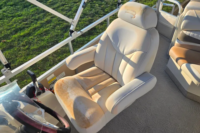 Slide: The Image of Captain's chair on a 2008 Bennington 2275RL pontoon boat, featuring plush beige upholstery. - 14
