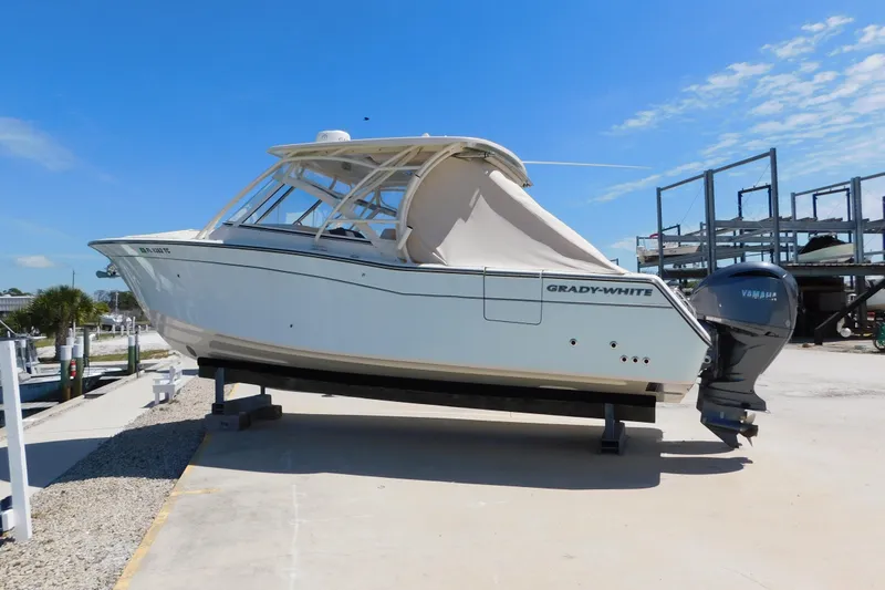 The Image of 2015 Grady-White Freedom 307 boat on display, featuring Yamaha outboard motor. - 1