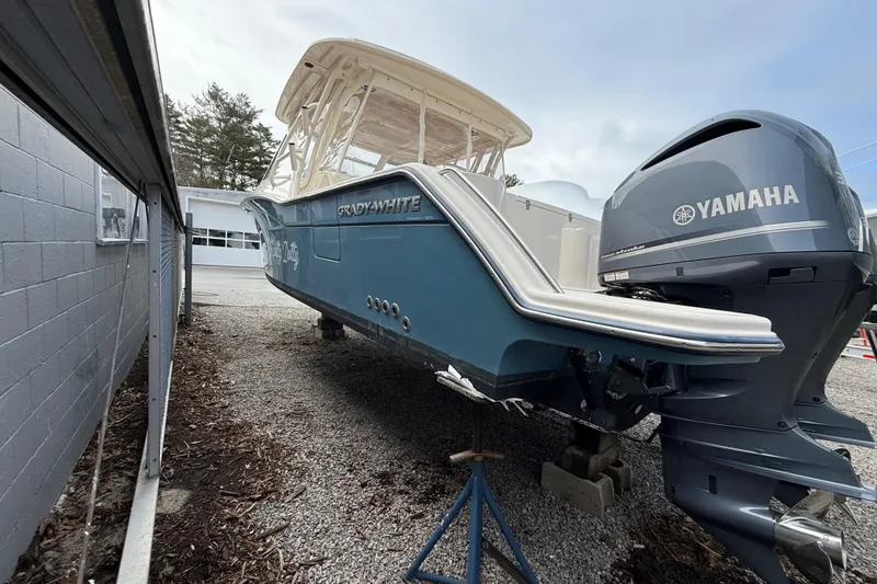 Slide: The Image of 2020 Grady-White Freedom 325 boat with Yamaha engines on a gravel lot. - 50