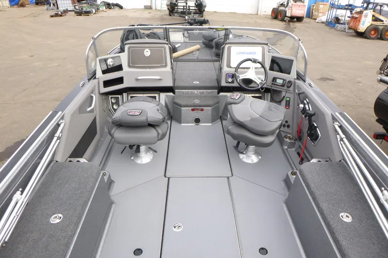 Slide: The Image of 2023 Ranger 622FS Pro boat interior with dual seats and modern dashboard. - 7