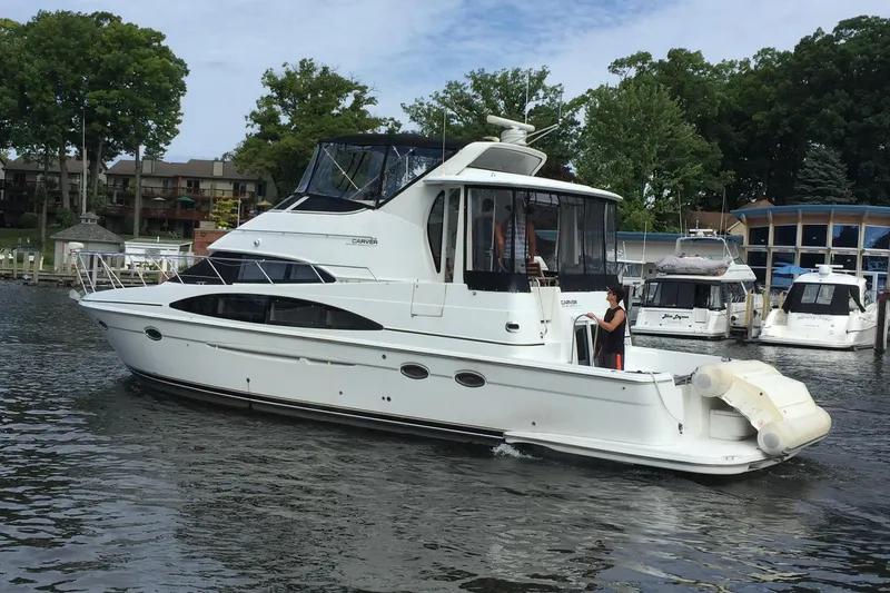 The Image of Carver Yachts 444 Cockpit Motor Yacht 2001 - undefined
