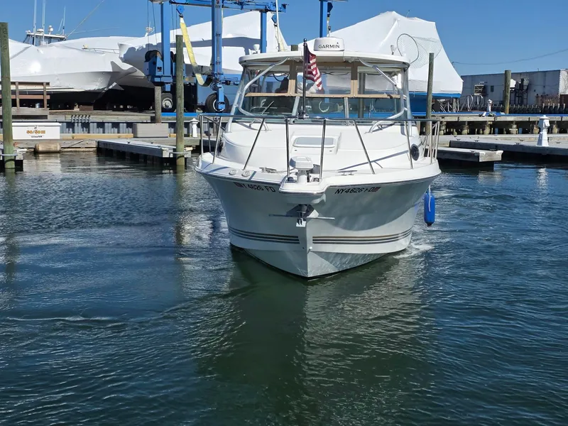 The Image of 2001 Wellcraft 290 Coastal boat in harbor, front view. - 1