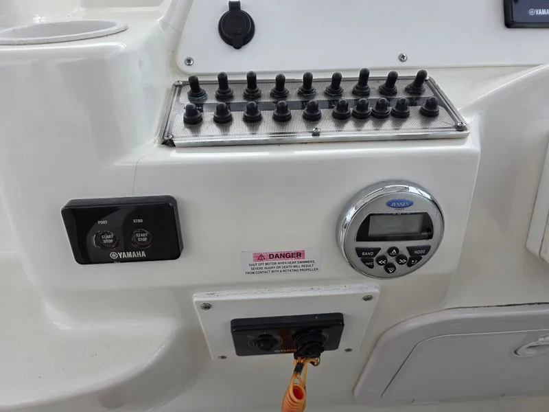 Slide: The Image of Wellcraft 290 Coastal 2001 - 14