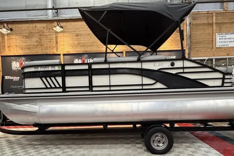 The Image of 2021 Bennington 20 LSB pontoon boat with canopy on display indoors. - 0