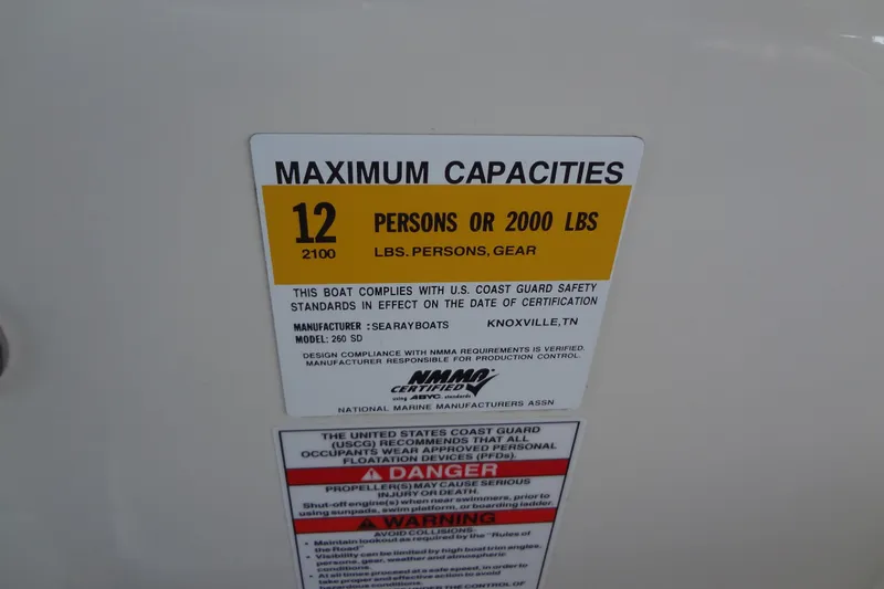 Slide: The Image of Sea Ray 260 Sundeck 2010 capacity label: 12 persons or 2000 lbs maximum. - 50