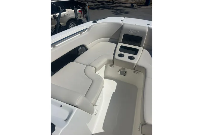 Slide: The Image of 2018 Boston Whaler 270 Vantage boat interior with cushioned seating and cup holders. - 17