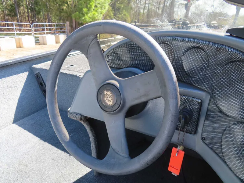 Slide: The Image of Steering wheel of a 2012 G3 Eagle 166 SE boat. - 19