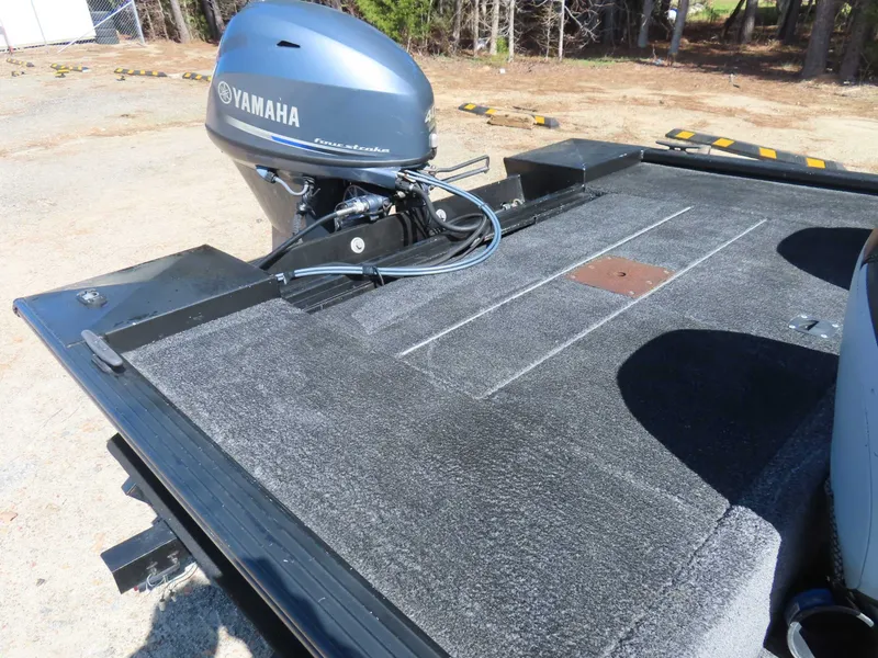 Slide: The Image of 2012 G3 Eagle 166 SE with Yamaha 40 outboard motor. - 20