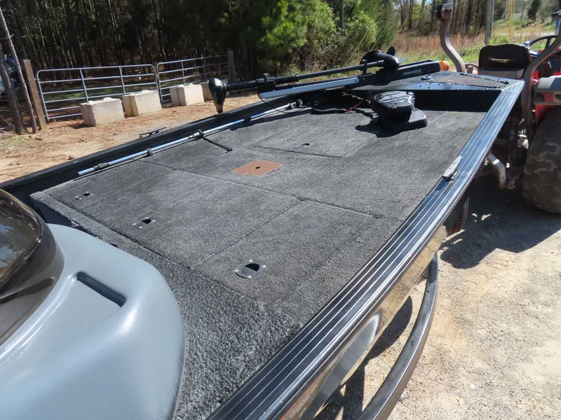 Slide: The Image of 2012 G3 Eagle 166 SE boat with Yamaha 40 trailer. - 21