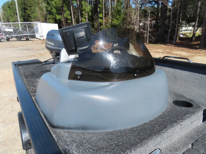 Slide: The Image of G3 Eagle 166 SE boat with Yamaha 40 engine, 2012 model. - 22