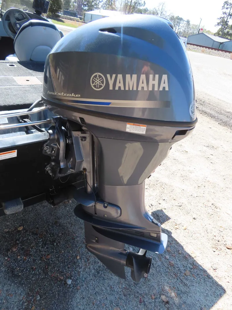Slide: The Image of Yamaha outboard motor on a 2012 G3 Eagle 166 SE boat. - 7