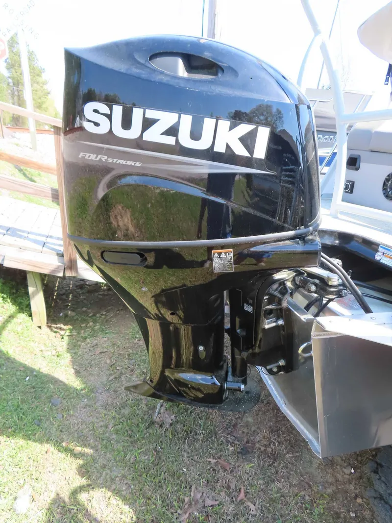 Slide: The Image of Suzuki outboard motor on Premier SUNSATION 210 RL, year 2026. - 6