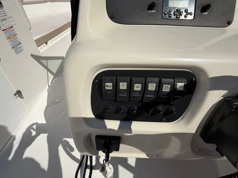 Slide: The Image of Robalo R227 Dual Console 2016 - 13